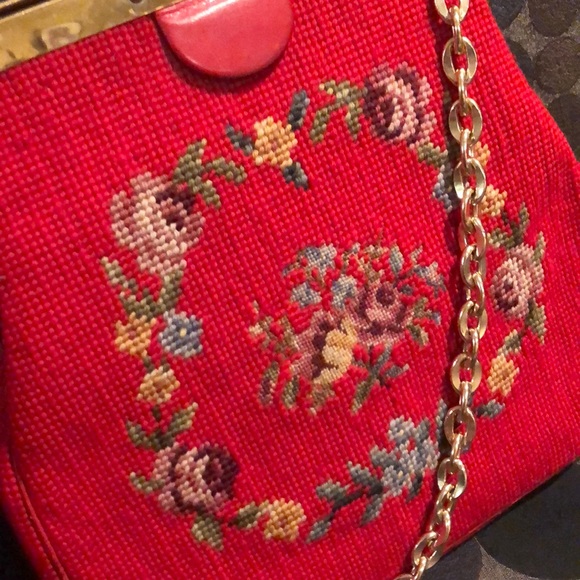 Vintage Red fabric bag 1940-1950s amazing closure - Picture 6 of 7